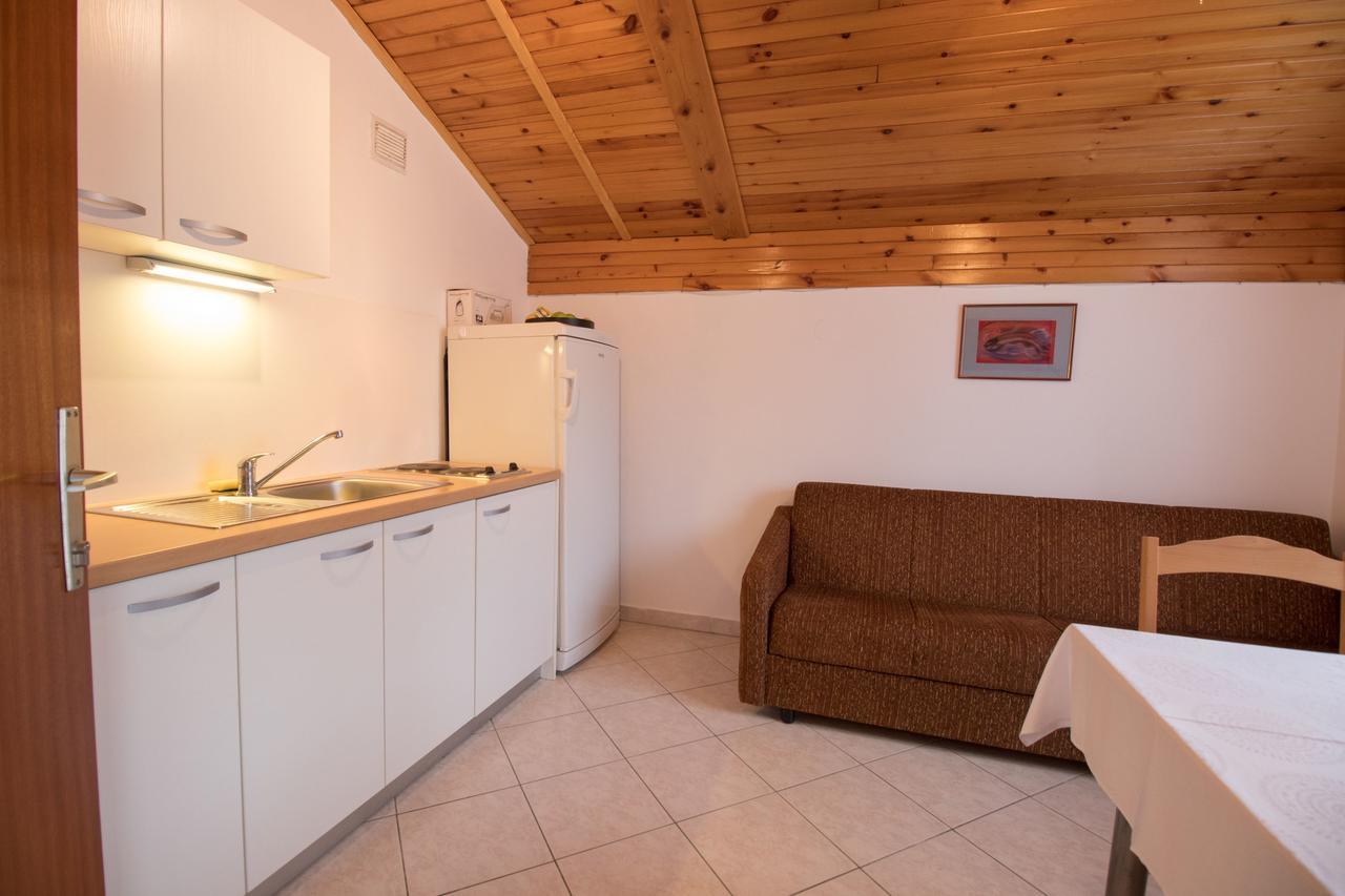 Rooms Sofija Selce Esterno foto