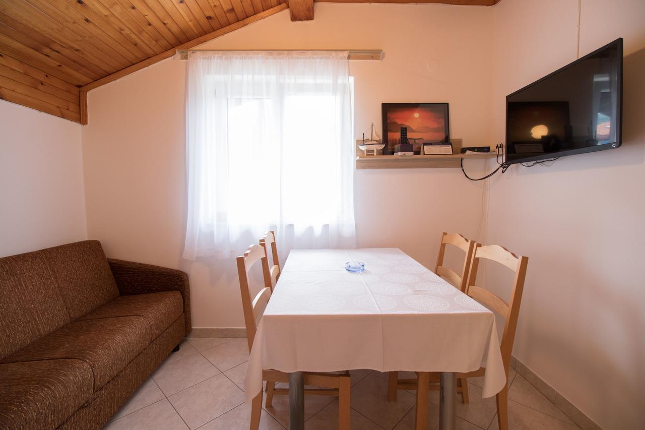 Rooms Sofija Selce Esterno foto