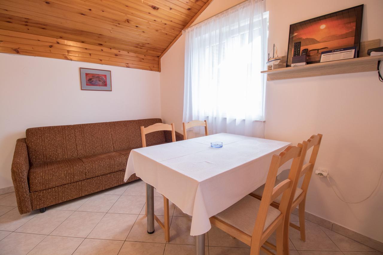 Rooms Sofija Selce Esterno foto