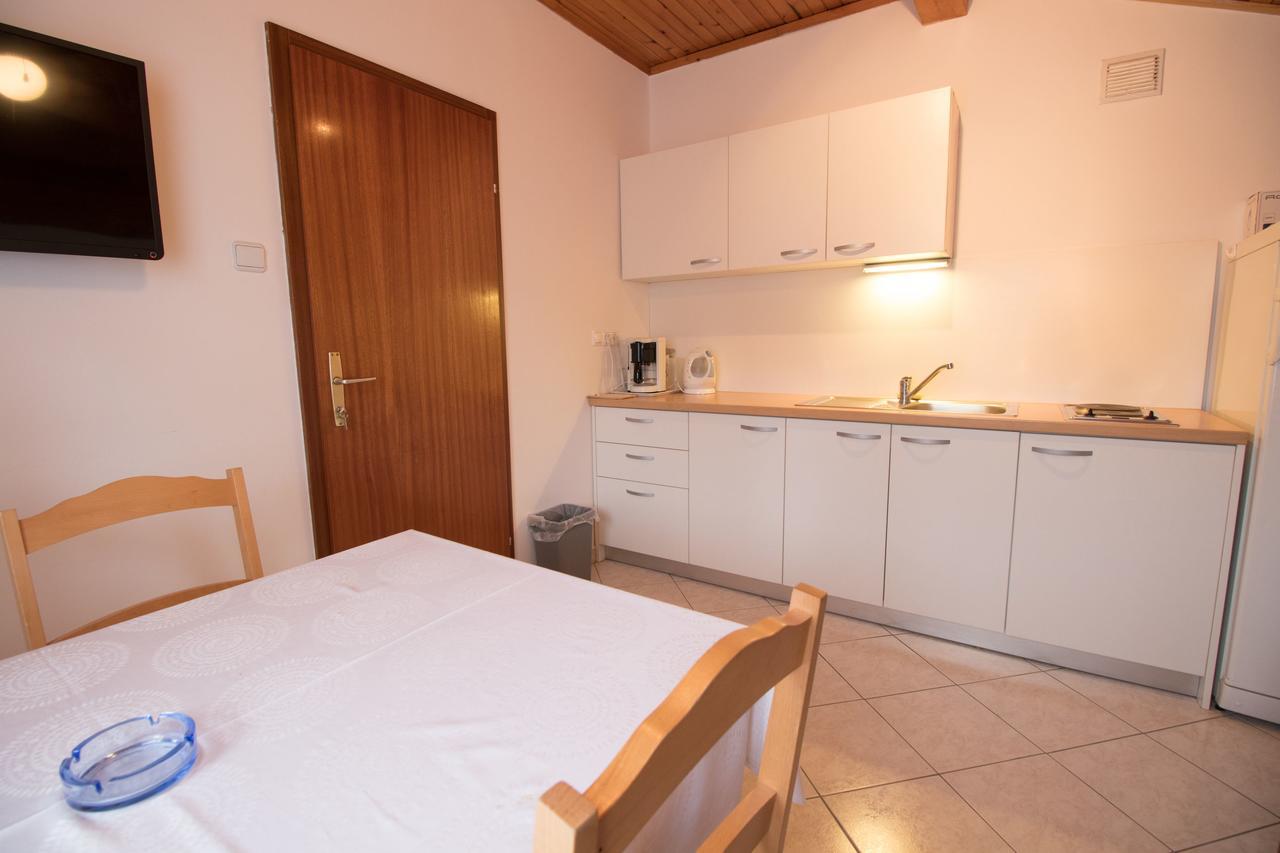 Rooms Sofija Selce Esterno foto