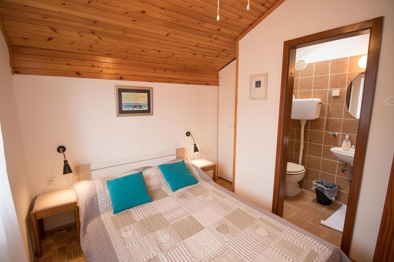 Rooms Sofija Selce Esterno foto