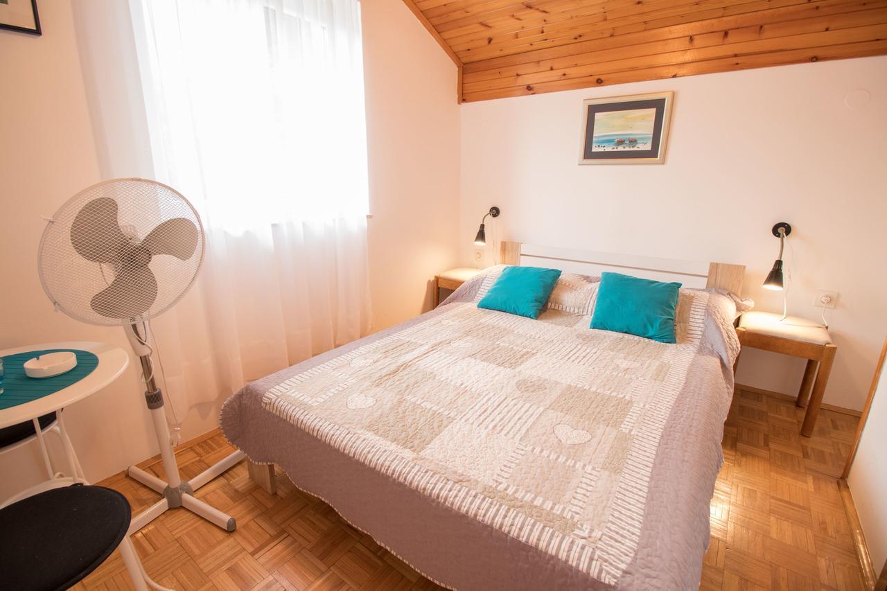 Rooms Sofija Selce Esterno foto